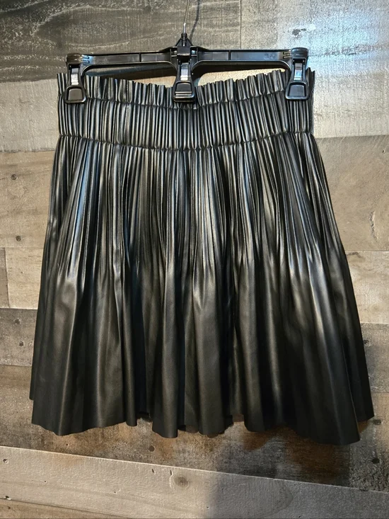 bagatelle collection Black Pleated Faux Leather skirt - Picture 4 of 7